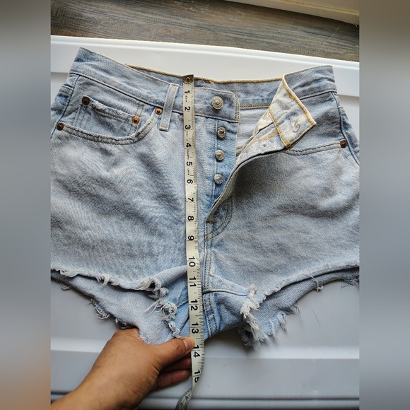Levi's 501 original denim shorts light blue, button fly, high rise Women,sz 28. - Picture 16 of 17